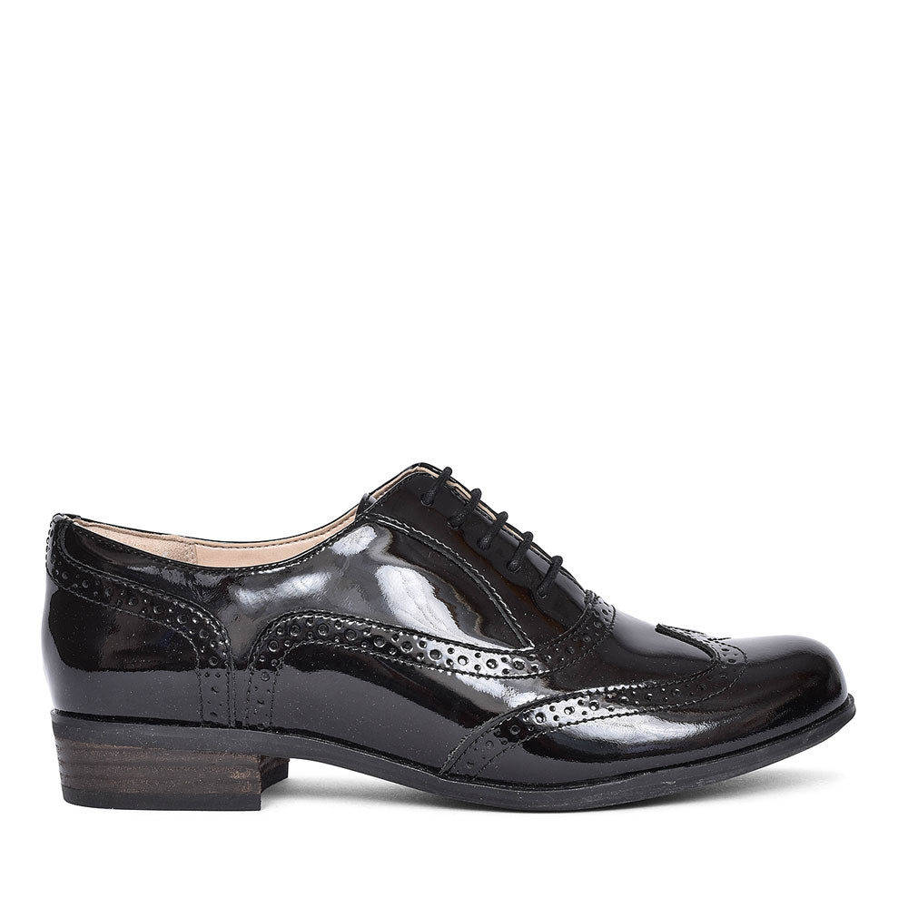 CLARKS HAMBLE OAK BLACK PATENT D FIT BROGUE FOR LADIES in BLK PATENT