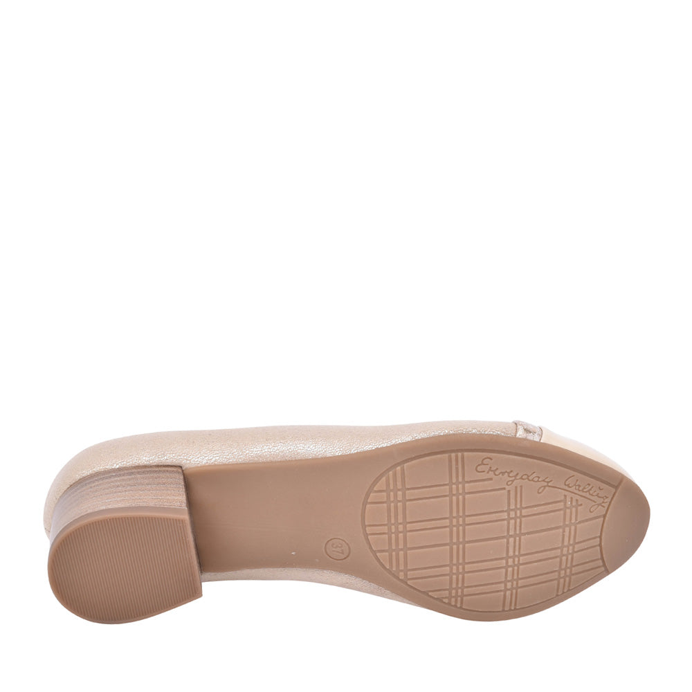 Ladies 8-22366 Low Heel Court Shoe In Gold