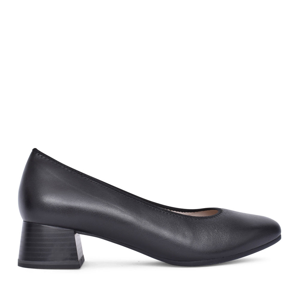 Ladies 9-22303 Low Heel Court Shoe In Black
