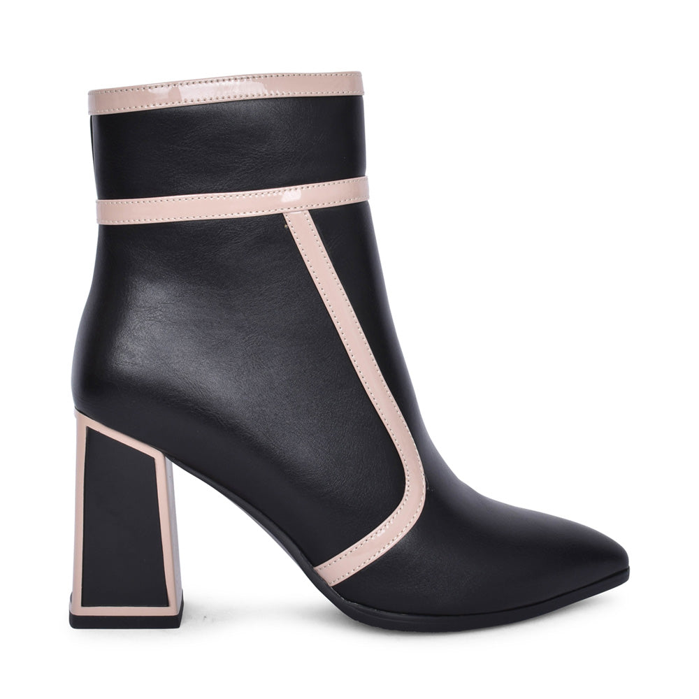Ladies D4982 Ankle Boot In Black