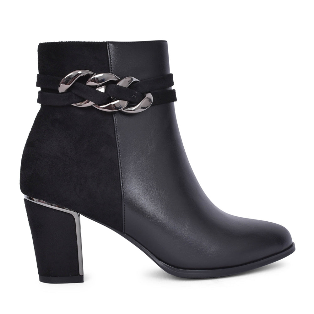 Ladies F1065 Ankle Boot In Black