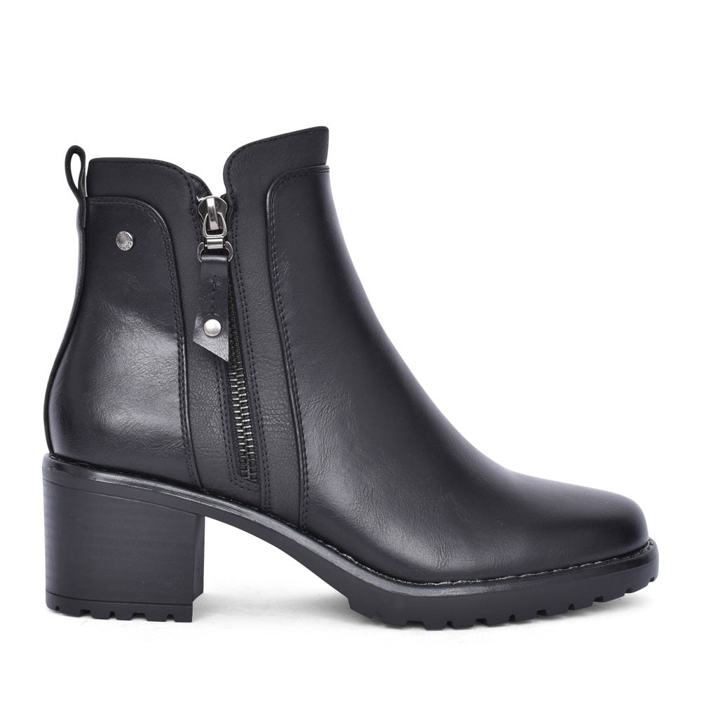 Ladies Lanicano Low Heel Ankle Boot In Black