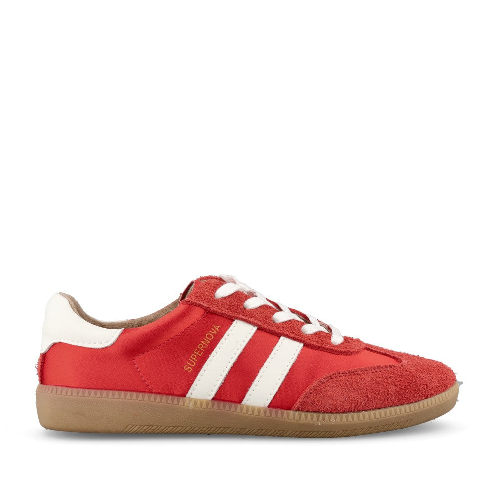Ladies Ninety Laced Trainer In Red