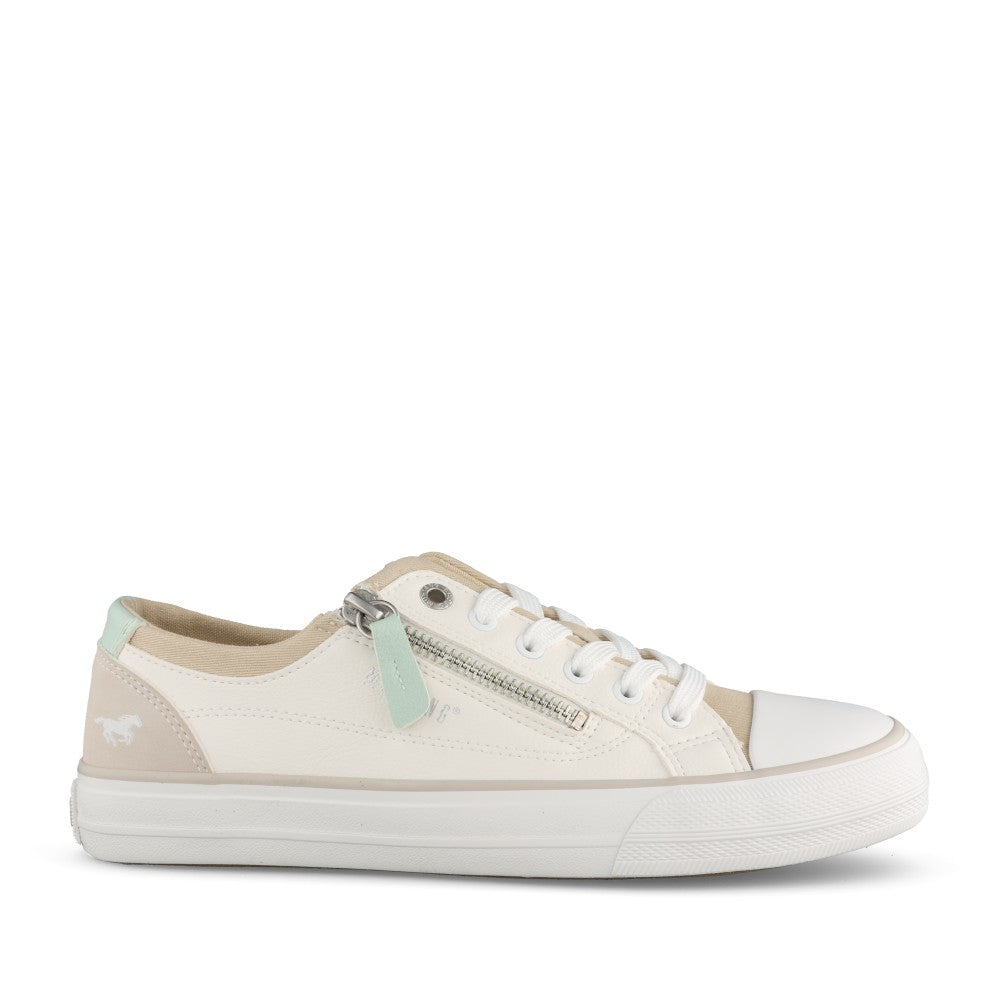 Ladies 222010 Laced Trainer In White