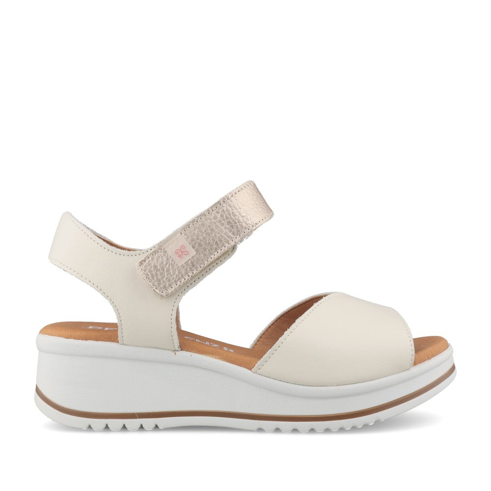 Ladies 11150 Velcro Sandal In Sand