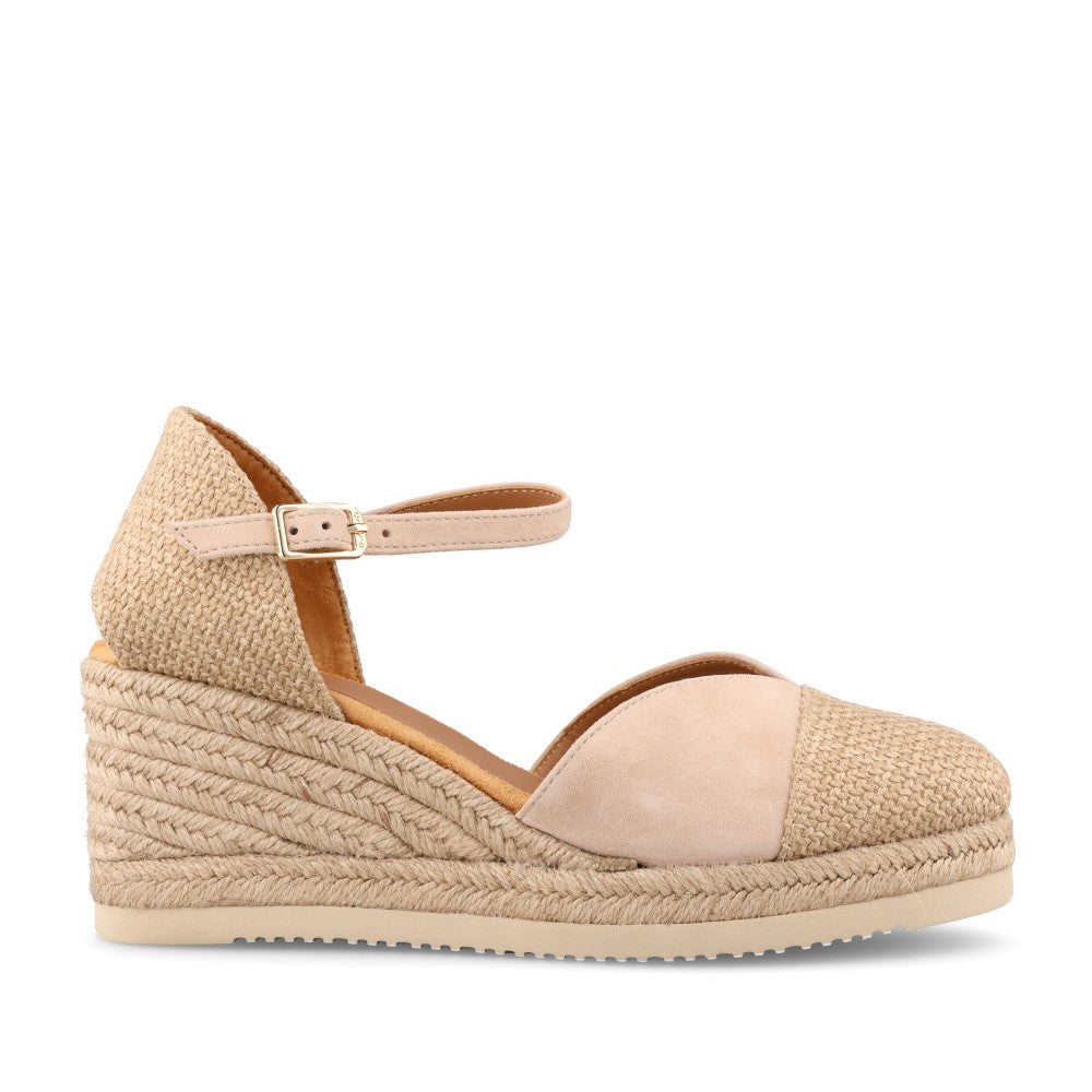 Ladies Cech Wedge Shoe In Beige