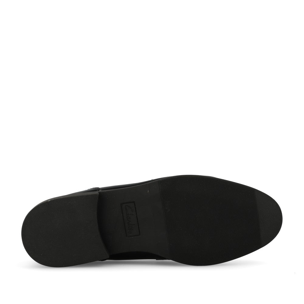 Clarks Girls Tapa Edge Y G-FIT Slip-On Shoe in Black Leather