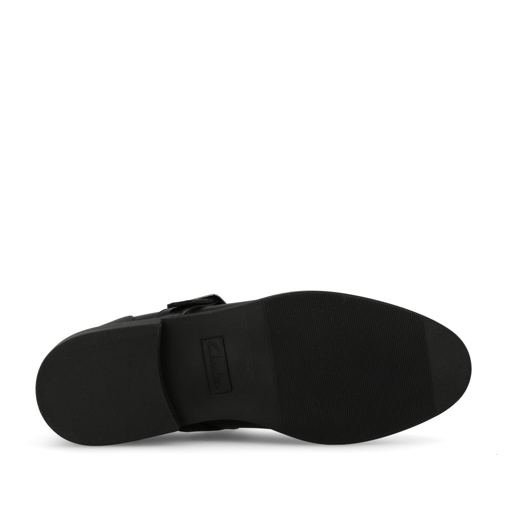 Clarks Girls Tapa Skip Y F-FIT Mary Jane Sh in Black Leather