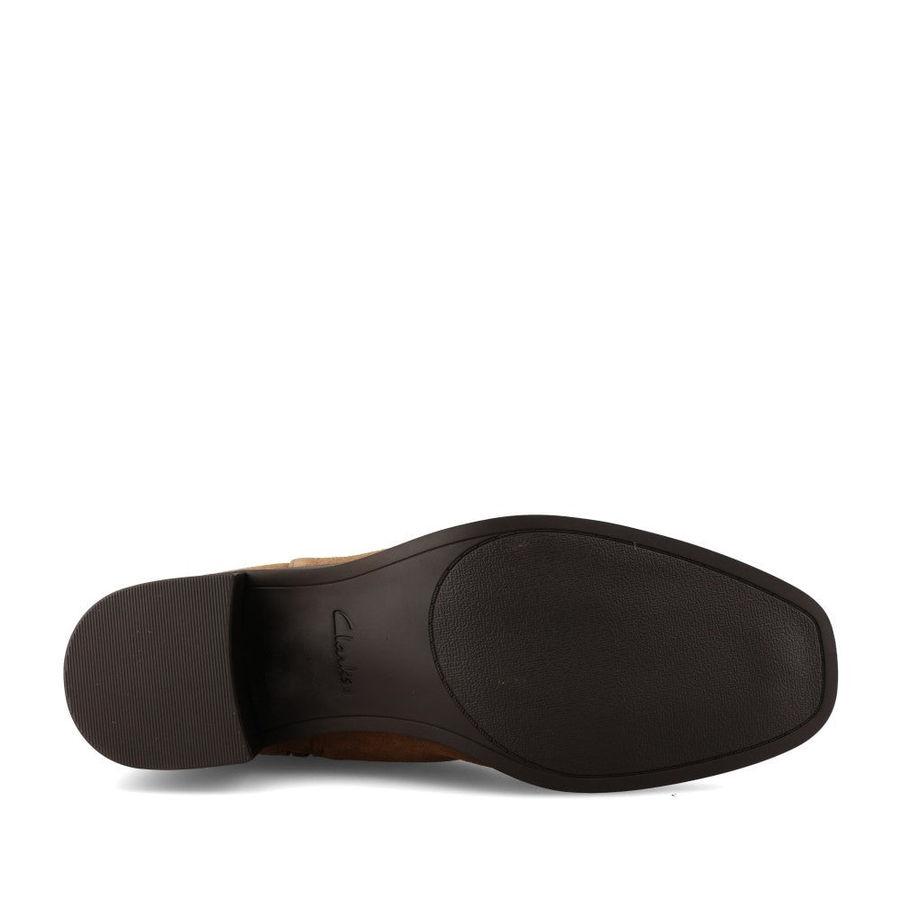 Clarks Ladies Wrenn Hi Suede D-fit Boot In Walnut Suede