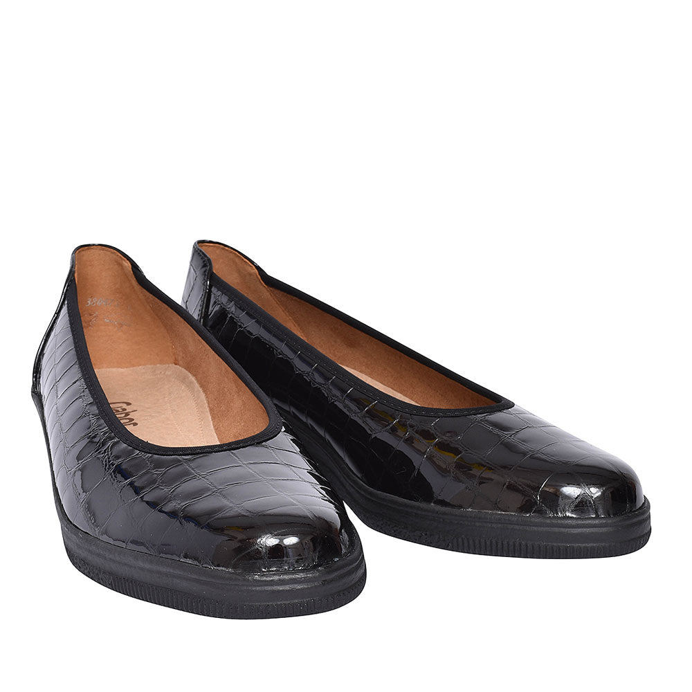 400 Slip On Wedge Shoe For Ladies In Black