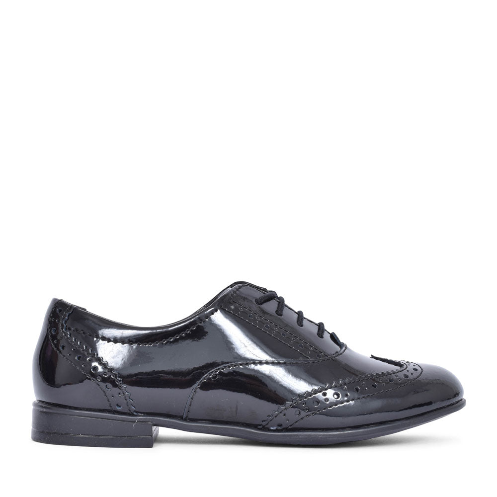 Girls Matilda Laced W Fit Brogue Shoe In Blk Patent