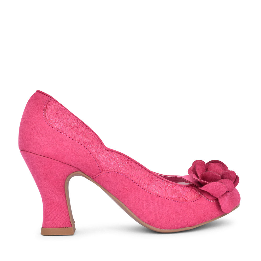 Ladies Chrissie Court Shoe In Pink