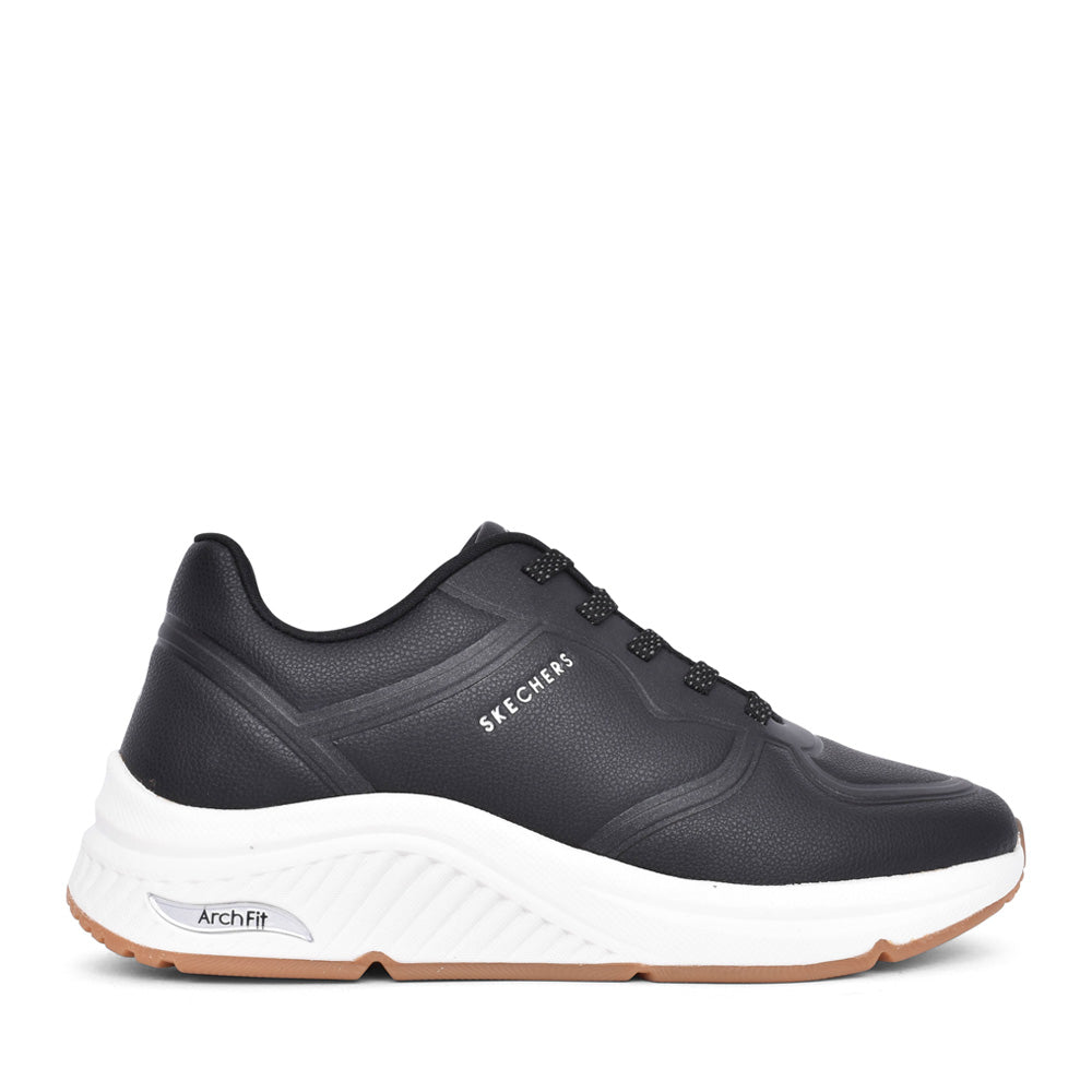 Ladies 155570 Mile Makers Trainer In Black