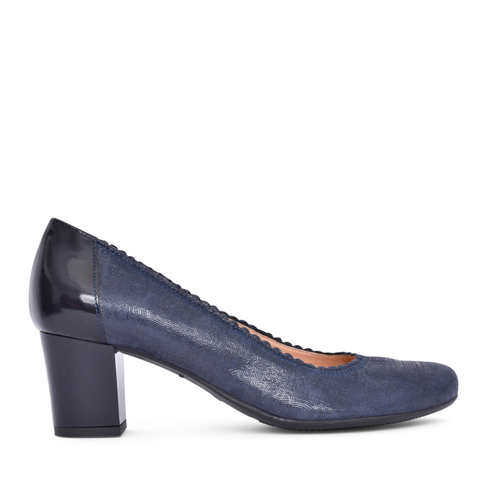 Ladies 5527 G-fit Low Heel Court Shoe In Navy