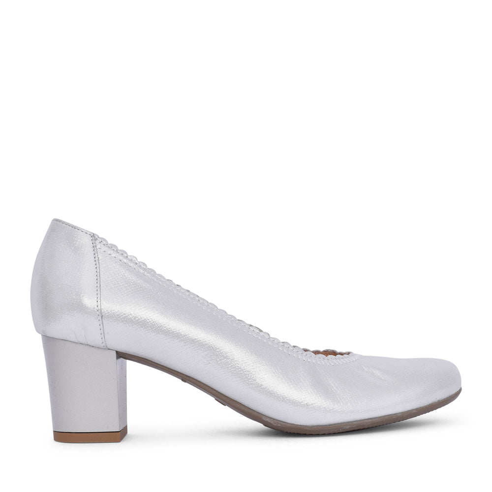 Ladies 5527 G-fit Low Heel Court Shoe In Silver