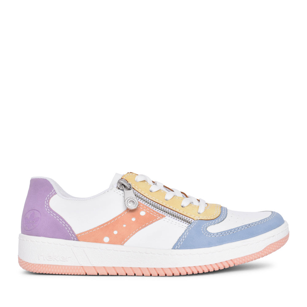 Ladies M5520 Laced Trainer In White Multi