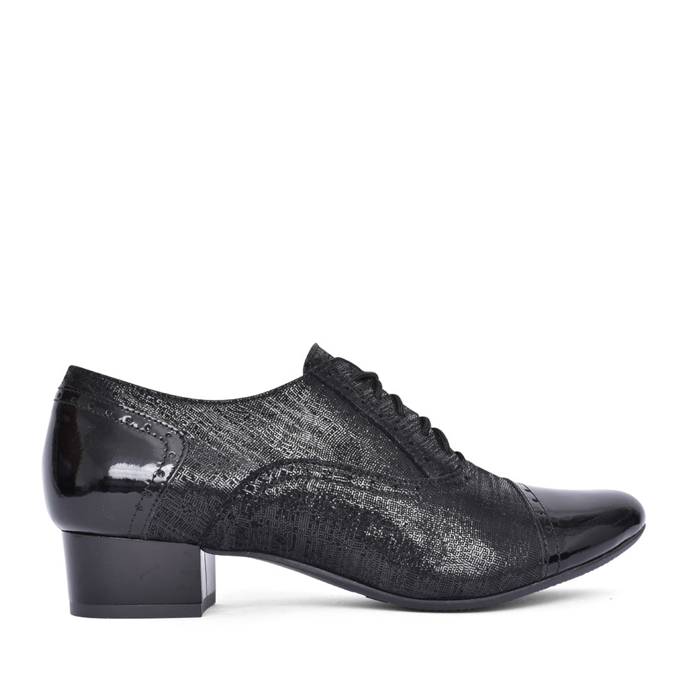 Ladies 1370 G-fit Quarter Brogue Shoe In Black