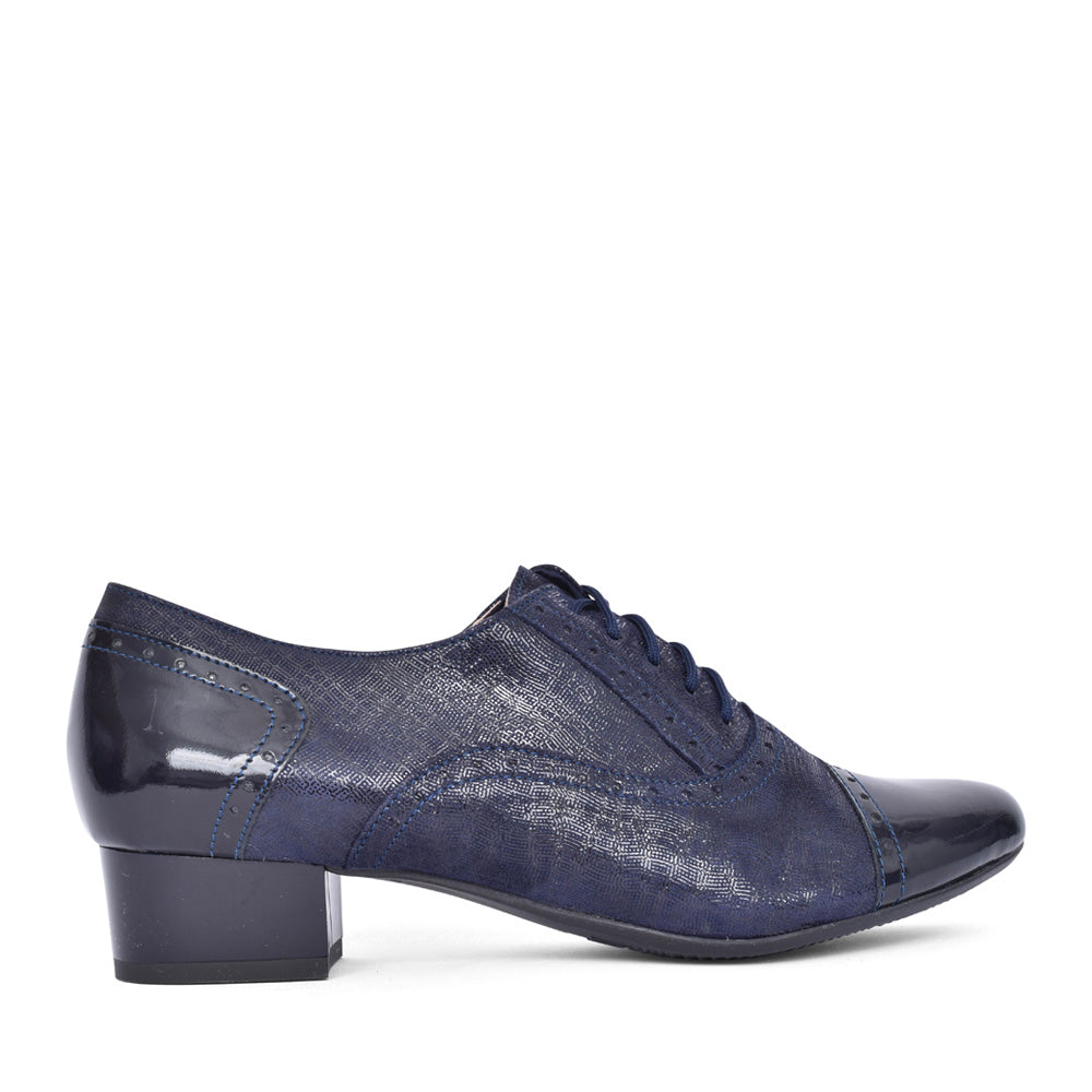 Ladies 1370 G-fit Quarter Brogue Shoe In Navy