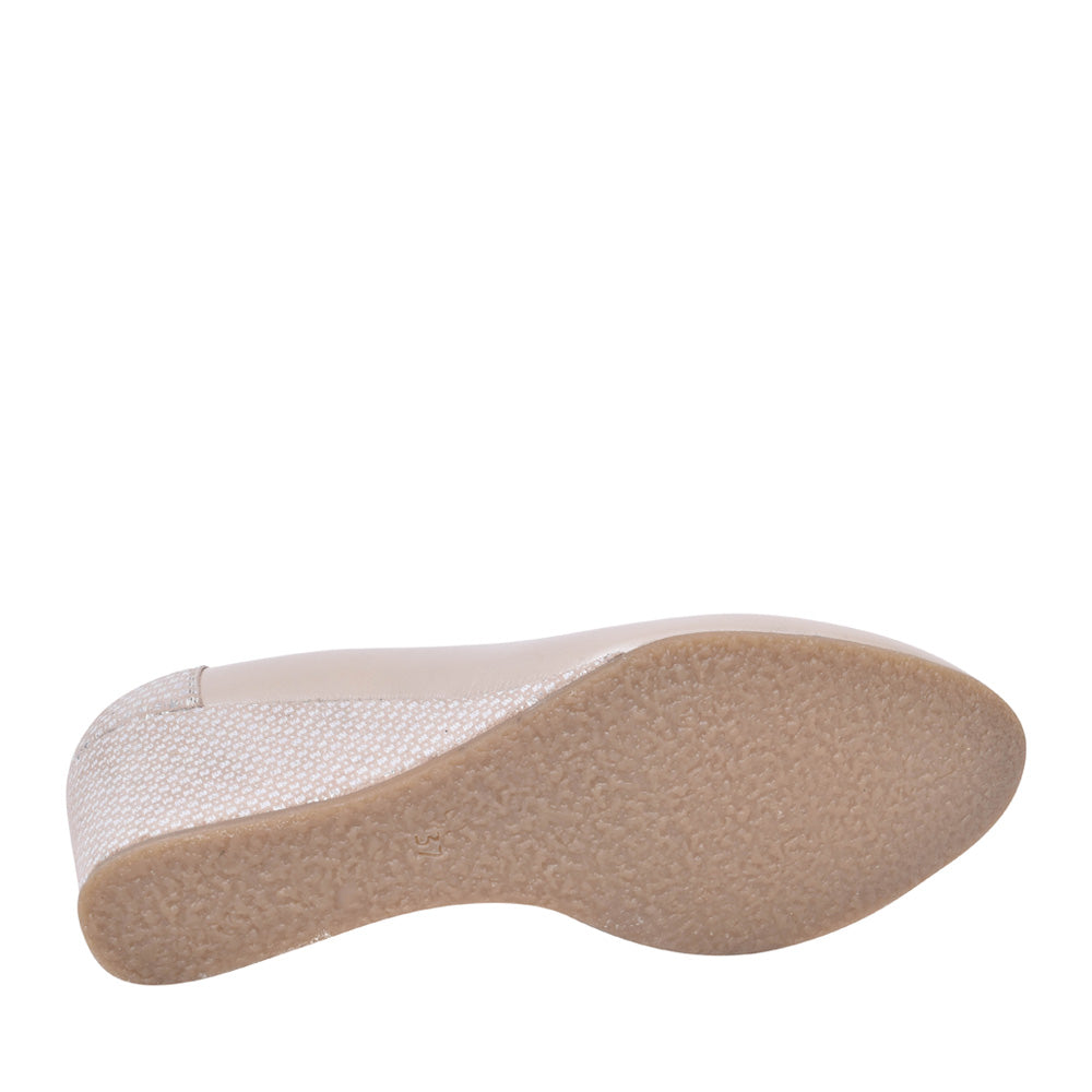 Ladies 5899 G-fit Ladies Wedge Court Shoe In Beige