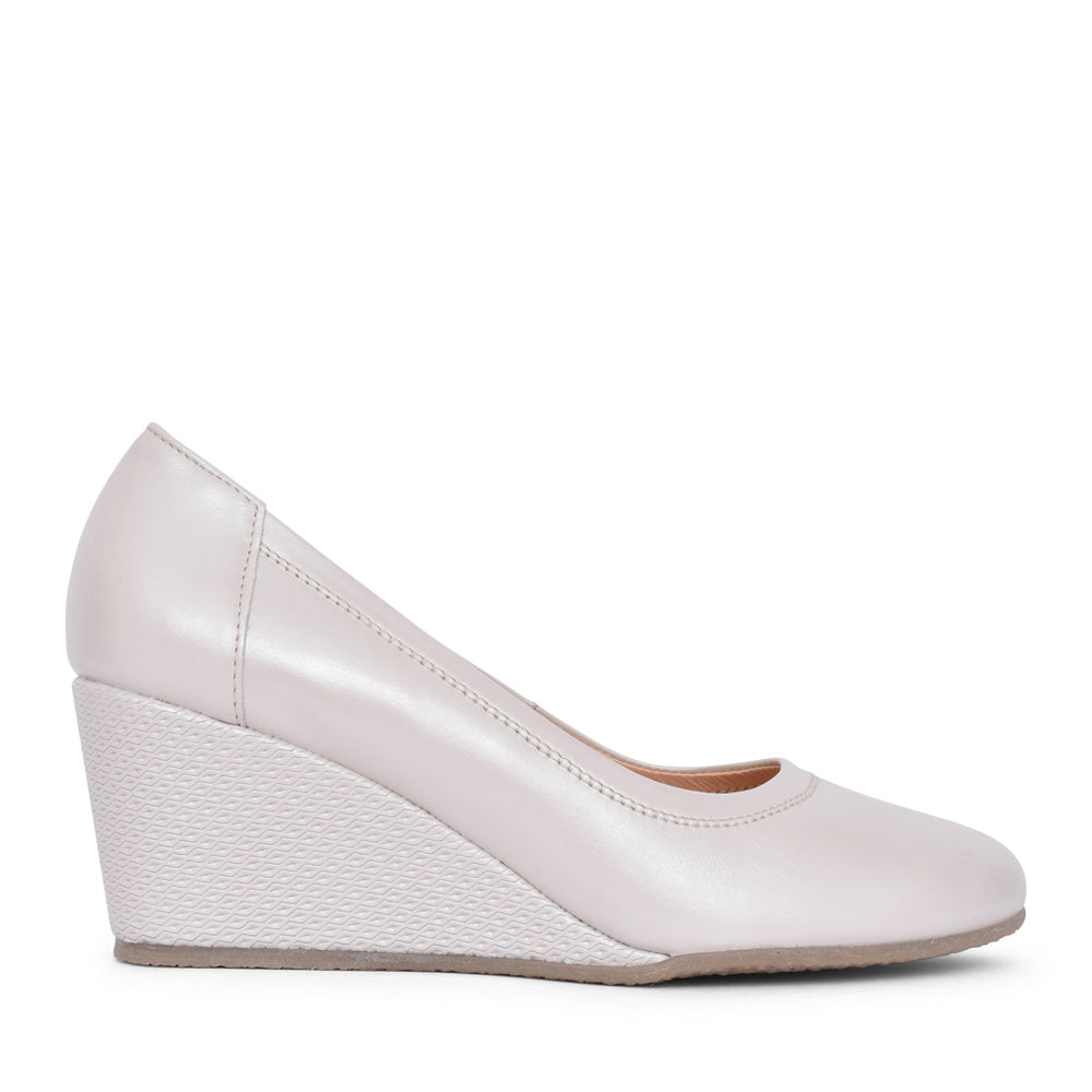 Ladies 5899 G-fit Wedge Court Shoe In Pearl
