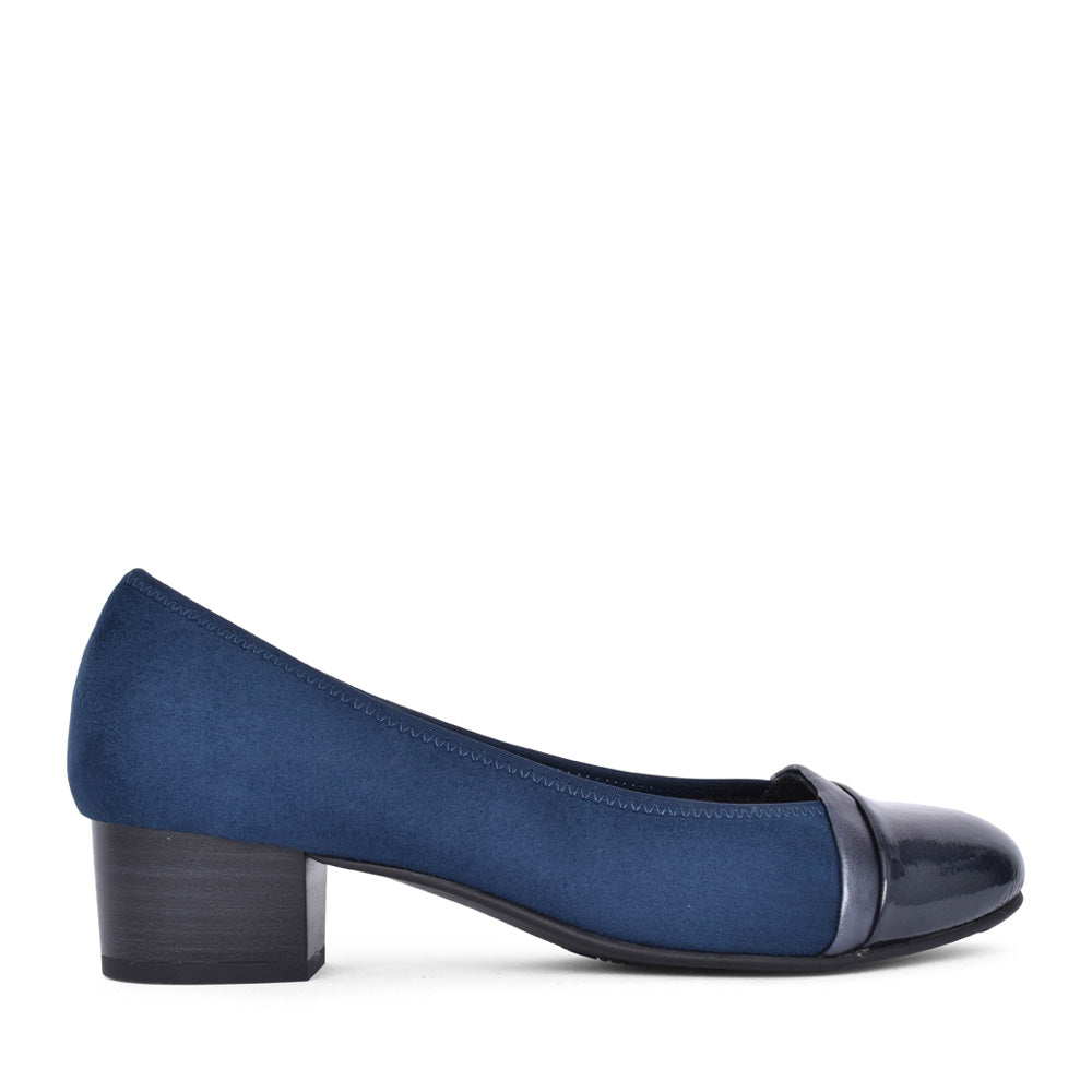 Ladies 8-22366 Low Heel Court Shoe In Navy
