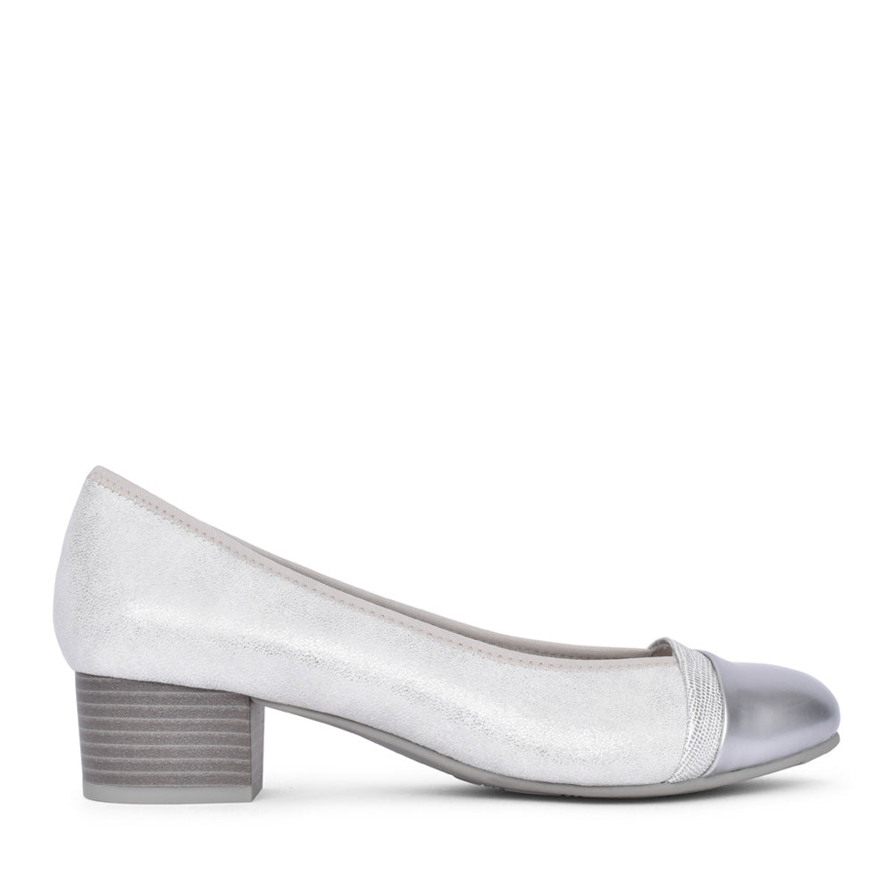 Ladies 8-22366 Low Heel Court Shoe In Silver