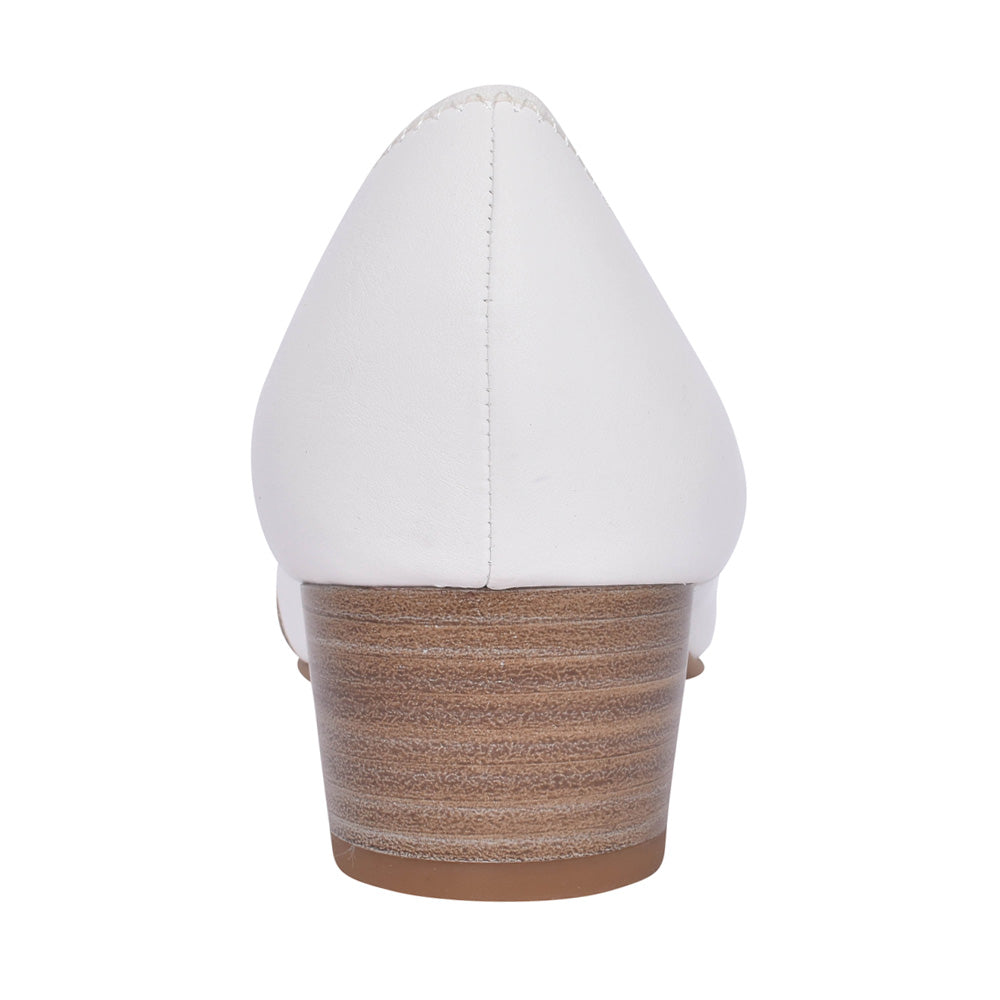 Ladies 8-22367 Low Heel Court Shoe In White
