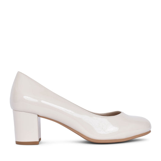 Ladies 8-22475 Low Heel Court Shoe In Ivory
