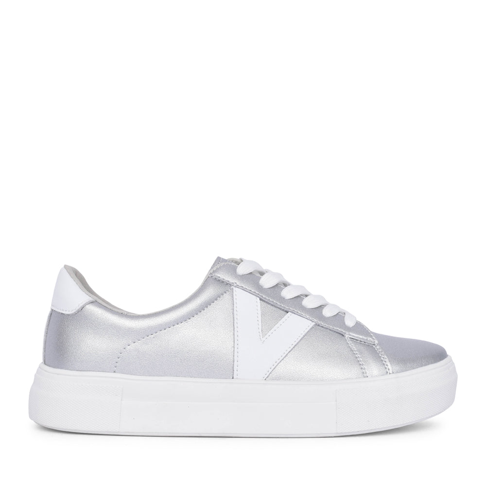Ladies Twenty One Laced Trainer In Silver