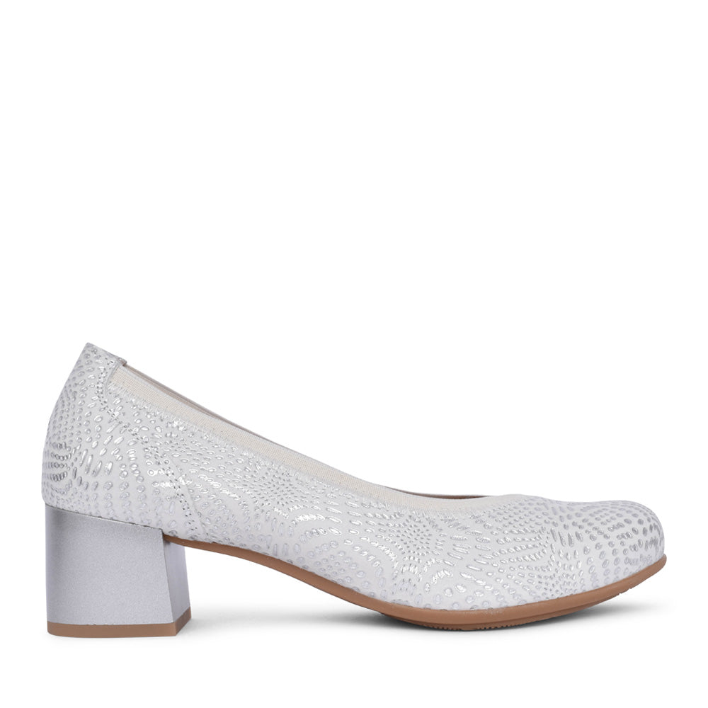 Ladies 5720 Court Shoe In Silver
