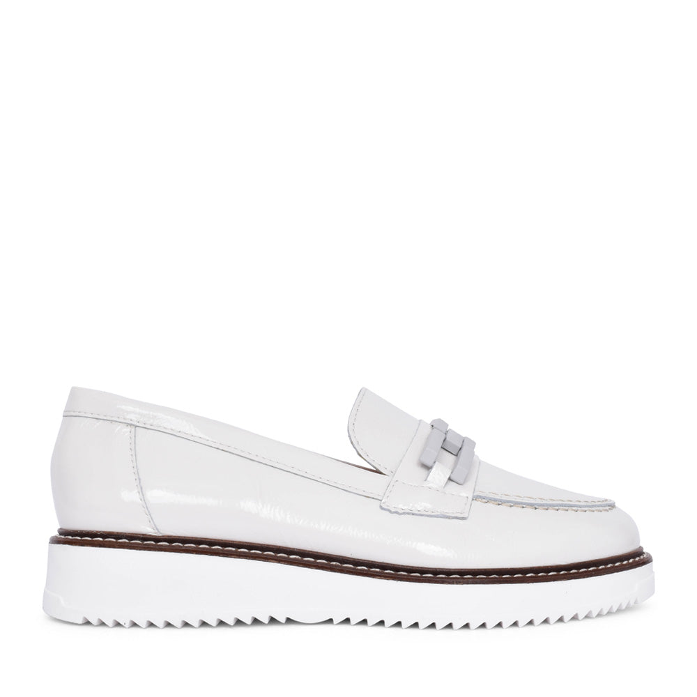 Ladies 5733 Loafer In Off White