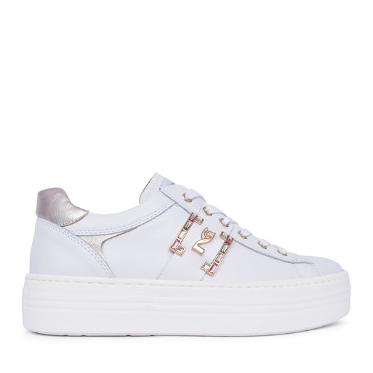 Ladies E409967d Laced Trainer In White