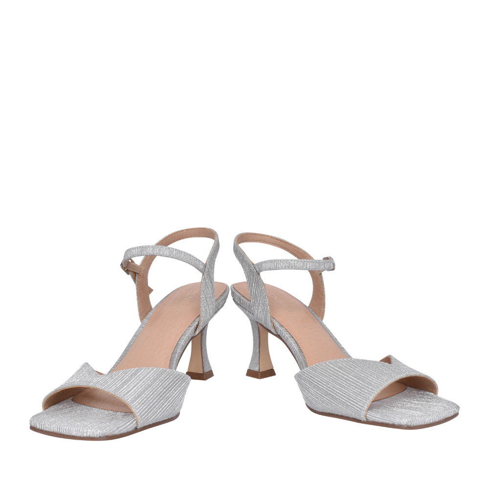 Ladies 23698 Medium Heel Sandal In Silver