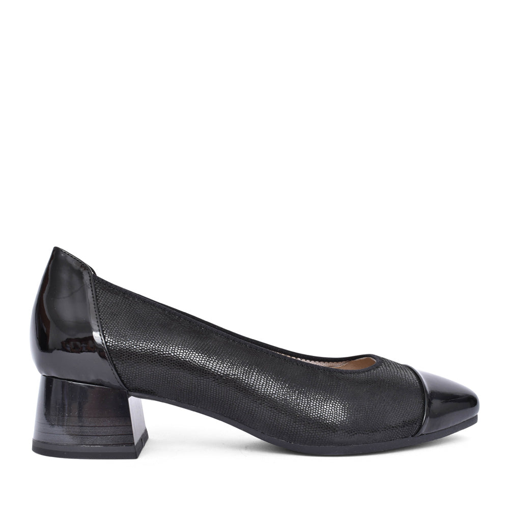 Ladies 9-22306 Low Heel Court Shoe In Black