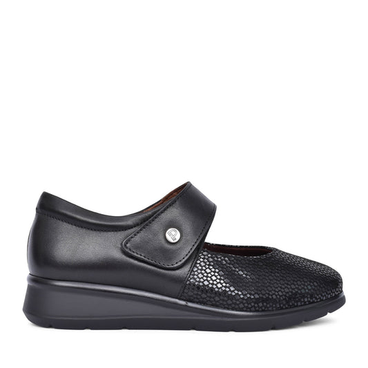 Ladies 10012 Velcro Shoe In Black