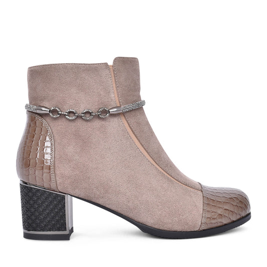 Ladies F3923 Block Heel Ankle Boot In Taupe