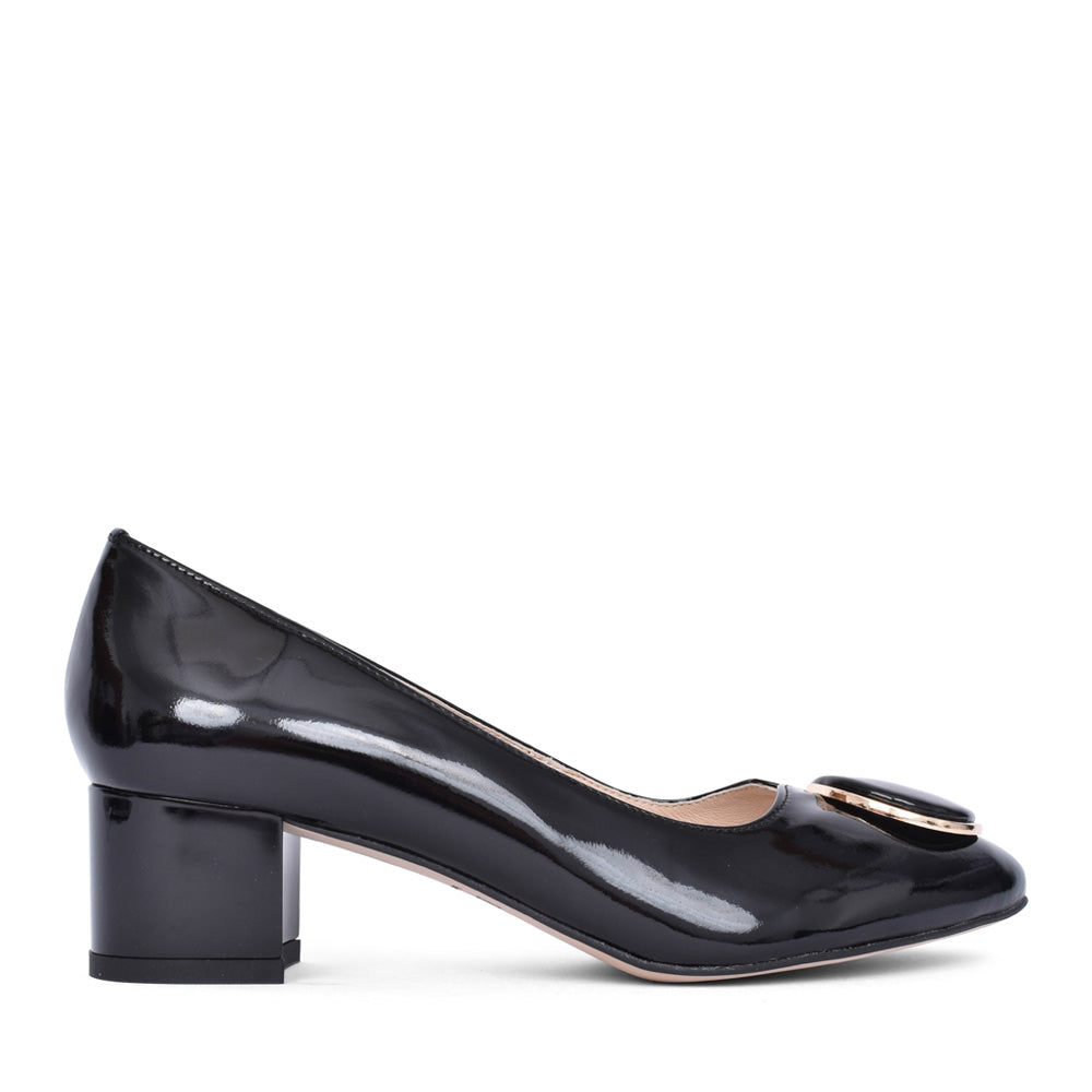 Ladies 8338 Medium Heel Court Shoe In Blk Patent