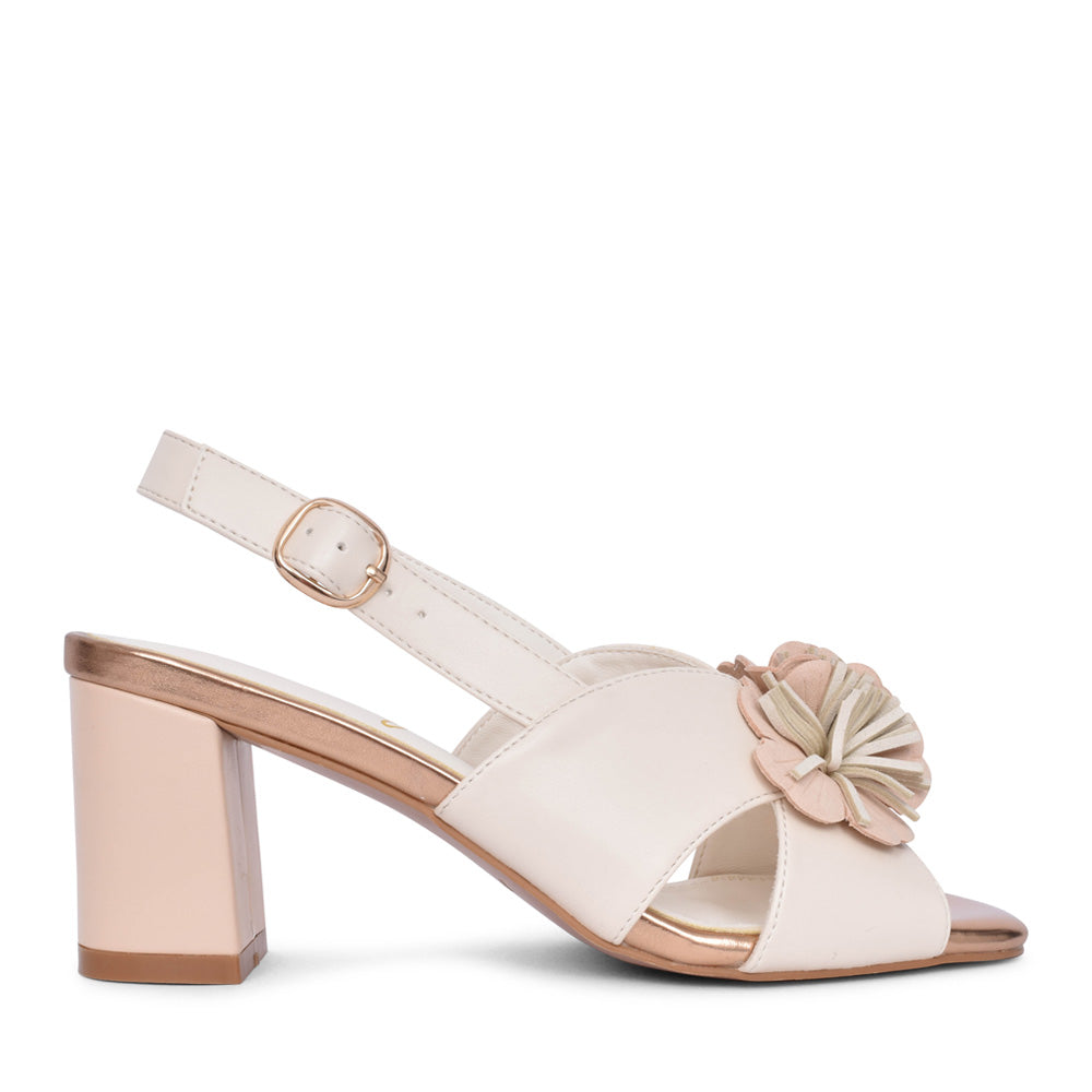 Ladies Trapeze 25 Medium Heel Sandal In Cream