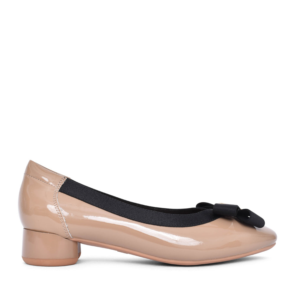 Ladies W5314 Low Heel Court Shoe In Apricot