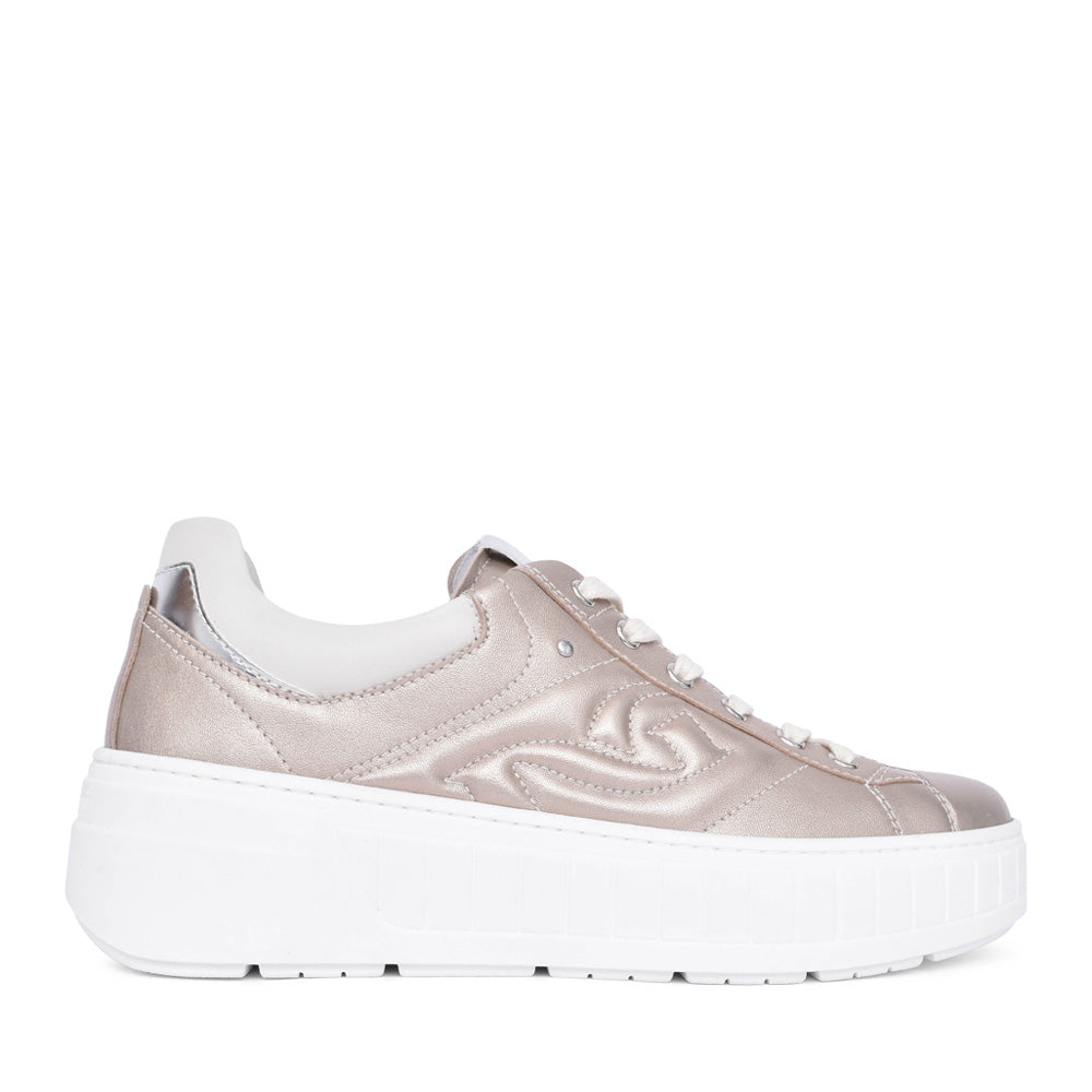 Ladies E513091d Laced Trainer In Metallic