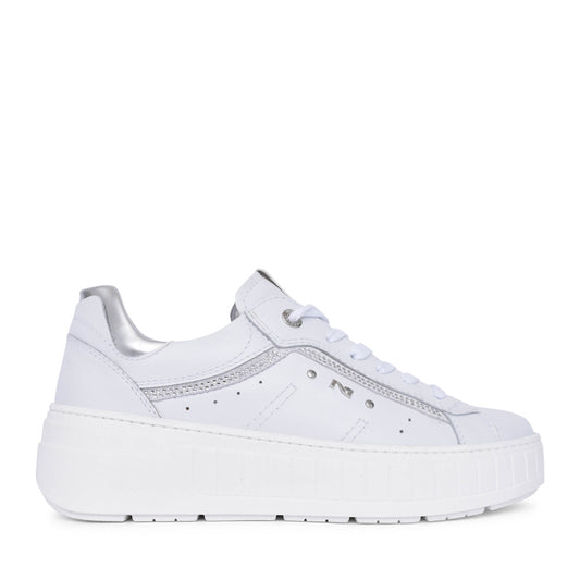 Ladies E513093d Laced Trainer In White