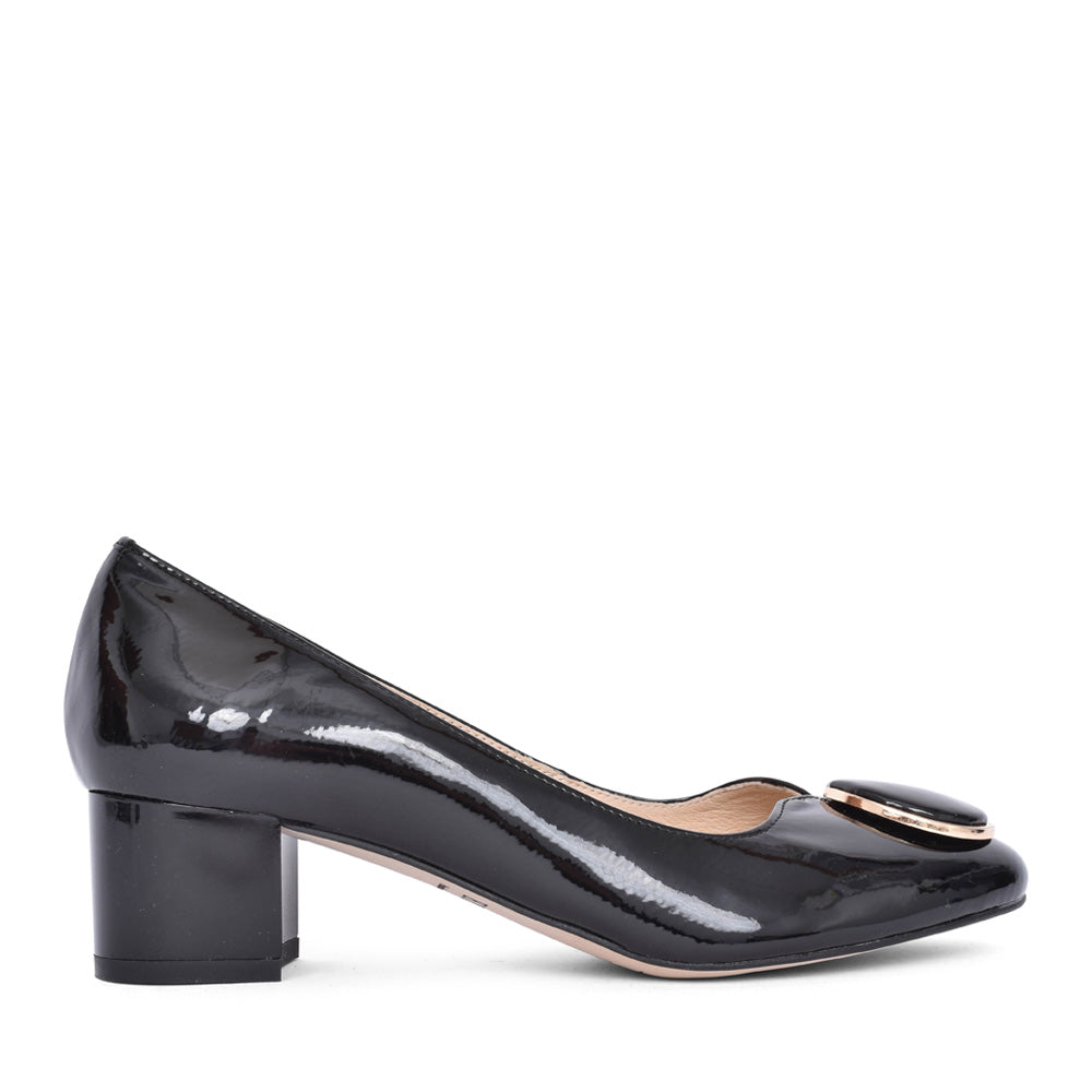 Ladies 8338 Medium Heel Court Shoe In Blk Patent