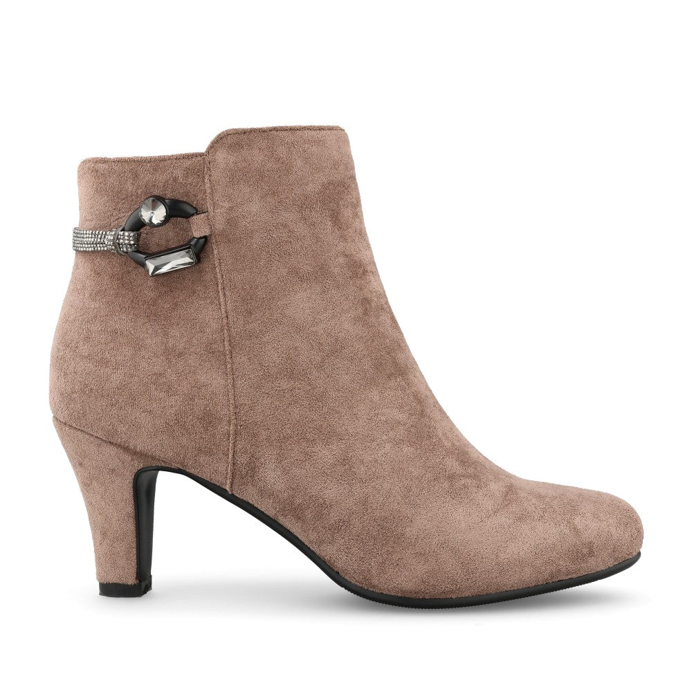 Ladies D6397 Low Heel Ankle Boot In Taupe