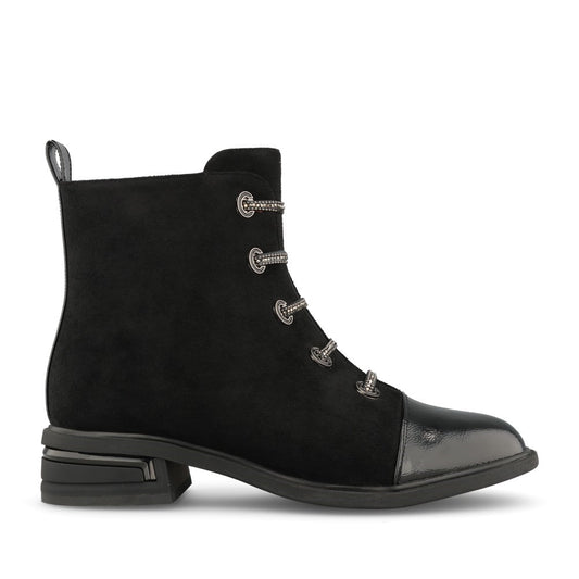 Ladies D6415 Laced Ankle Boot In Black