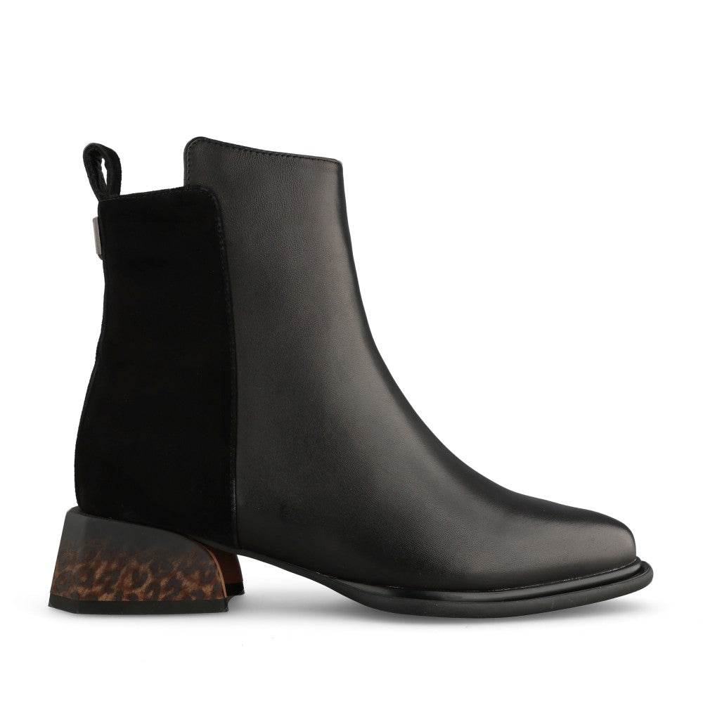 Ladies C4605 Ankle Boot In Black