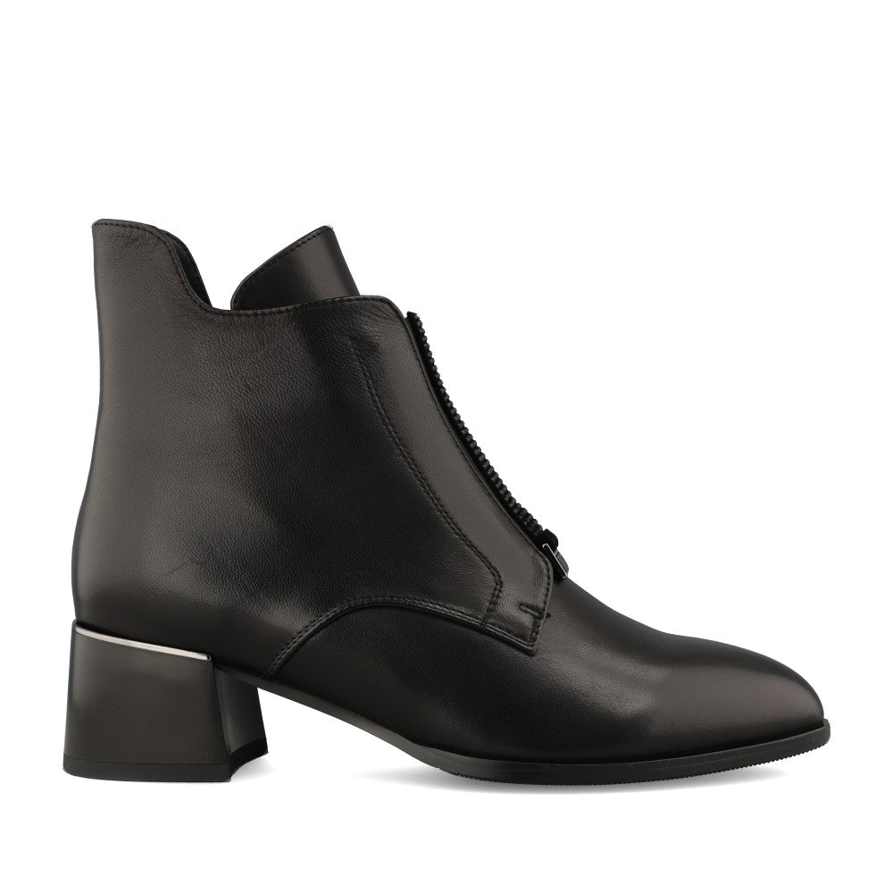 Ladies C9663 Ankle Boot In Black