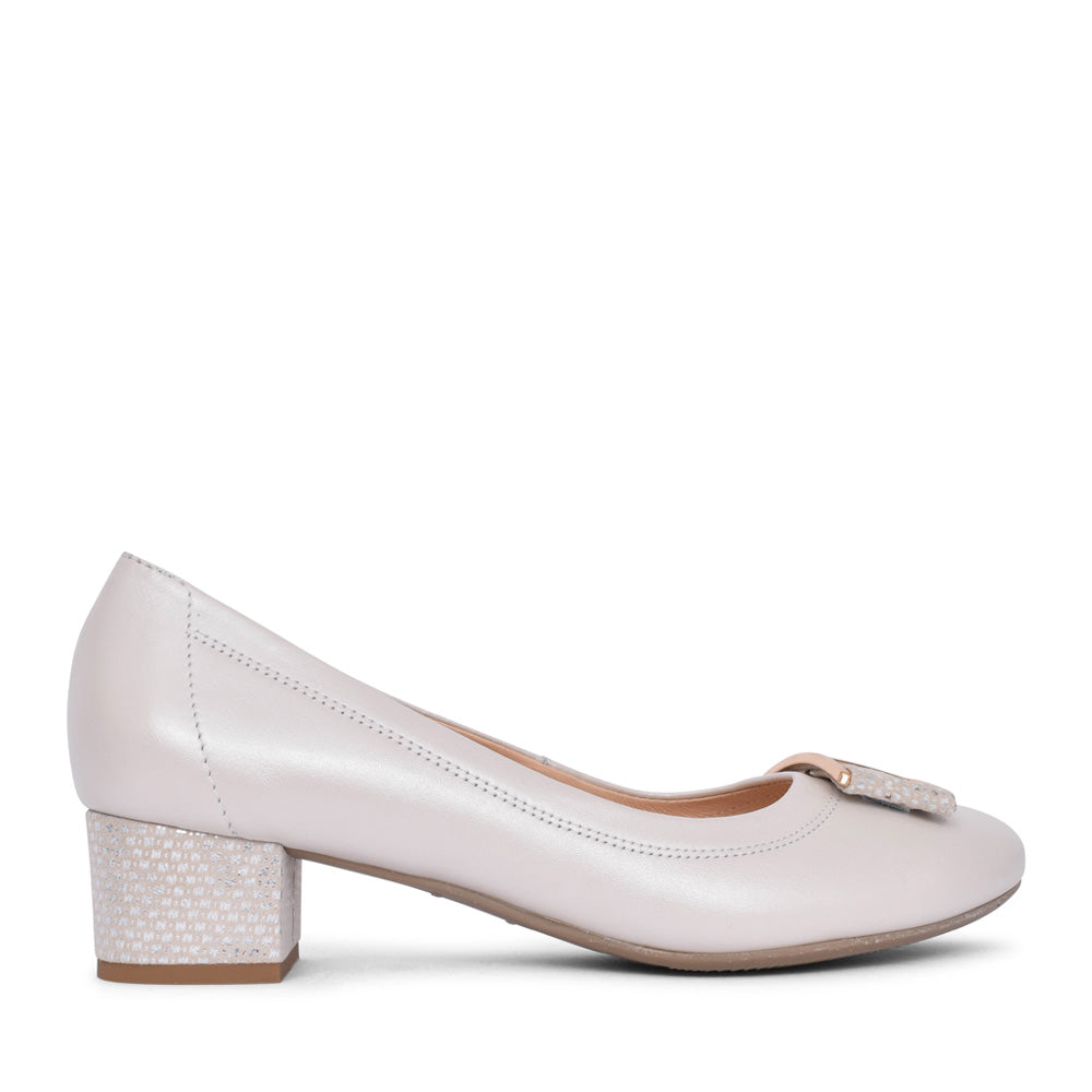 Ladies 5632 Low Heel Court Shoe For Ladies In Pearl