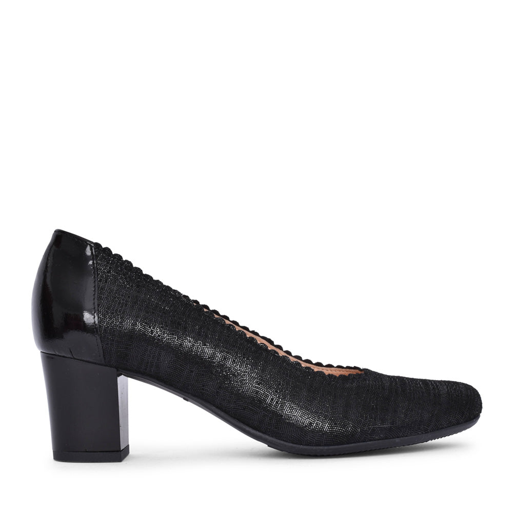 Ladies 5527 Low Heel Court Shoe In Black