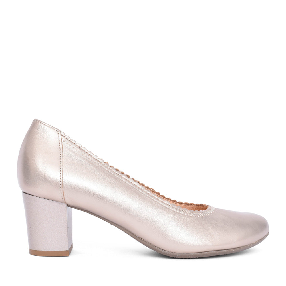 Ladies  5527 Low Heel Court Shoe In Metallic