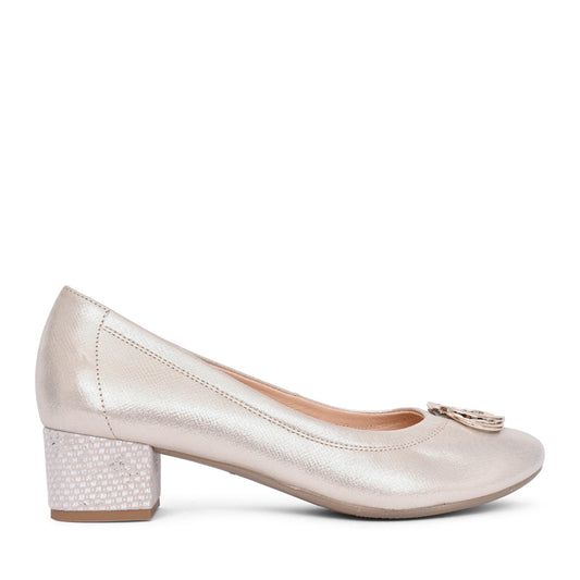 Ladies Shimmer 6415 Low Heel Court Shoe In Gold